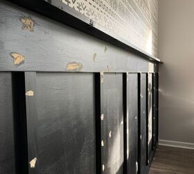 pared de listones y tablas negras