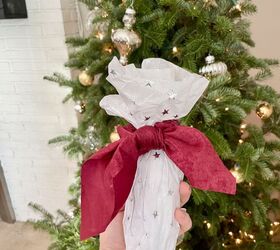 use toilet paper rolls to wrap adorable gifts