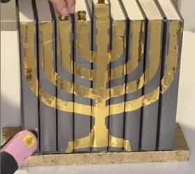 menorah de libros dollar tree