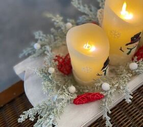 5 caprichosas formas de decorar un cuenco de masa para navidad, vista de cerca del lado izquierdo del bol de masa con velas a pilas mu eco de nieve