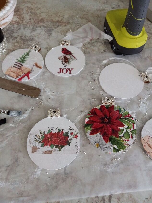 decopauge wood ornaments from napkins