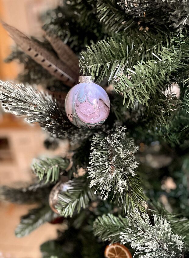 how to diy marbled christmas ornaments in 5 easy steps