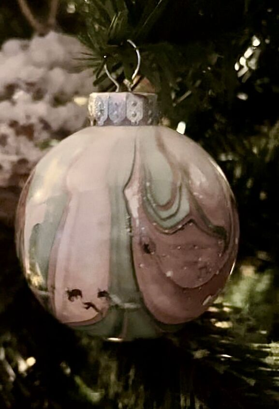 how to diy marbled christmas ornaments in 5 easy steps