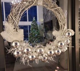 una elegante corona de invierno para la puerta, Corona de invierno alternativa con bolas de cristal de mercurio de imitaci n brillante y plumas de avestruz blancas