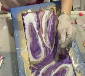 diy bandejas para servir con puertas de armario pintura globos y un secador de pelo, Remolinos de epoxi de morado dorado y blanco