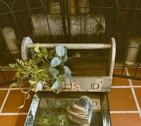 consejos para decorar la chimenea de primavera al estilo jardn, Chimenea con caja de hierbas