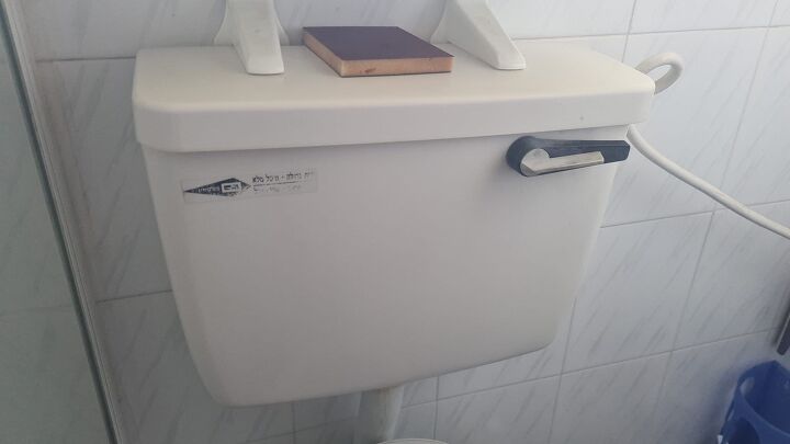 should a toilet tank wobble