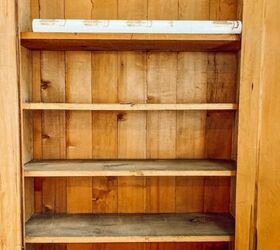 elegantes ganchos de cocina que puedes hacer t mismo en minutos, Los m s lindos revestimientos de estantes de bricolaje en mi vieja conejera de pino
