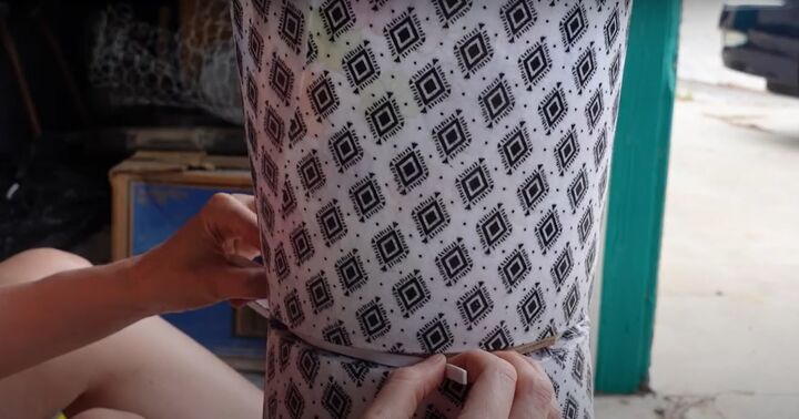 how to make a chic diy round end table out of cheap trash cans, Filling the gap with craft tape