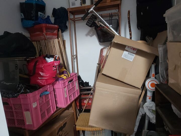 would bombing my storage unit for roaches be effective