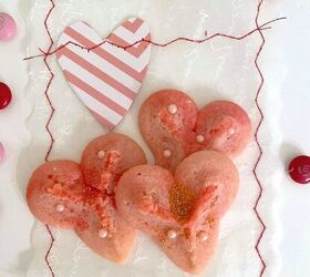 mesa de san valentn rosa y roja para nios, galletas spritz en forma de coraz n rosa