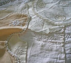thrifted goodies utilizando piezas de lino vintage para hacer un camino de mesa, ropa de cama bordada