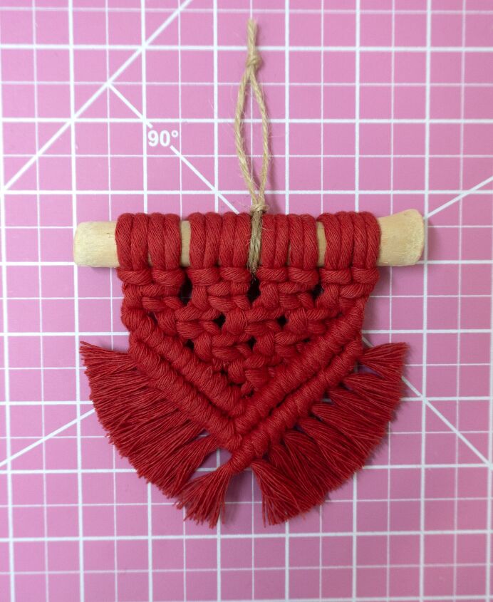 mini macrame wall hanging tutorial, M