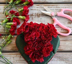 arreglo floral diy para san valentn usando una caja de caramelos