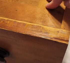 diy de almacenaje fcil debajo de la cama, vista del caj n inferior de la c moda de madera recuperada tallada a mano