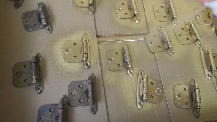 how to do a 70s old kitchen cabinets makeover on a budget, Spray painting the hardware gold