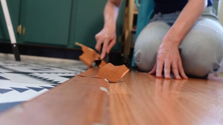 how to do a 70s old kitchen cabinets makeover on a budget, Scraping the floor border