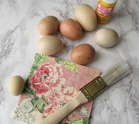 decoupage huevos de pascua, Mod Podge huevos servilleta y un pincel