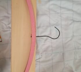 reutiliza una percha de madera para crear un asa de caja nica, Caja y colgador de madera