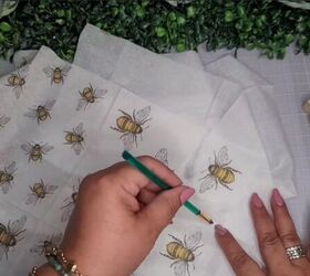 decoupage sper fcil letrero de abeja de primavera, A adir adornos de papel