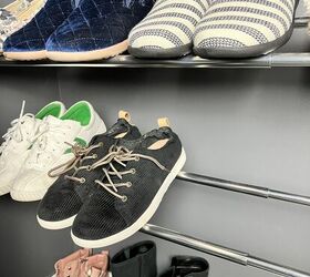 almacenaje de zapatos con barra de tensin para tu armario, Dos barras tensoras instaladas en ngulo para guardar zapatos