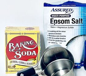 The brilliant reason she scoops baking soda and Epsom salt into her washer