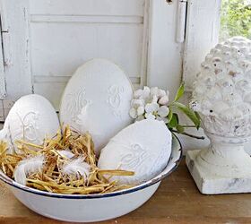 huevos de pascua con servilletas vintage con monograma