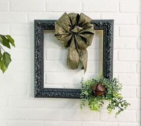 DIY Interchangeable Seasonal Picture Frame Wreath