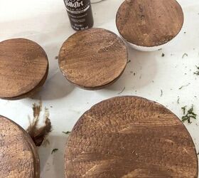 cmo hacer musgo mushroom home decor, Medias bolas de poliestireno pintadas de marr n para hacer decoraci n casera de setas de musgo