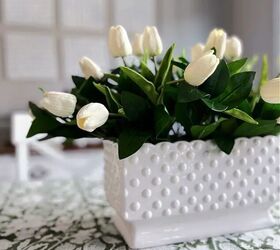 sencillo arreglo floral de primavera en 3 pasos, Mantel verde con estampado de bloques