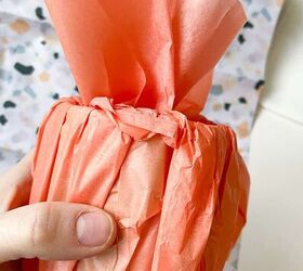 ideas de regalos personalizados para el da de la madre, Envuelve una taza con papel de seda