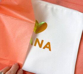 ideas de regalos personalizados para el da de la madre, Envuelve un neceser con papel de seda