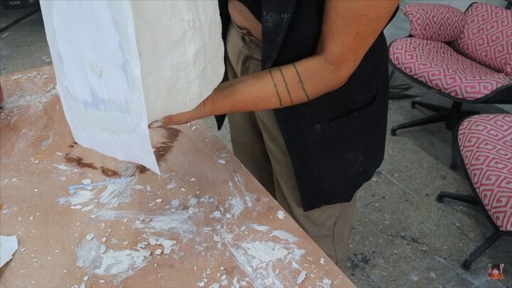 how to make a diy modern coffee table inspired by studio mignone, Turning over the container