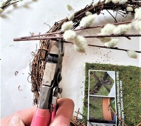 corona artificial de primavera natural, C mo cortar tallos con cortaalambres