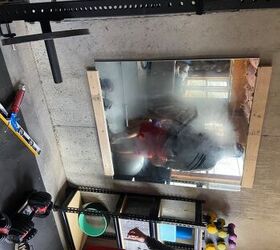 Cómo colgar un espejo en una pared de hormigón