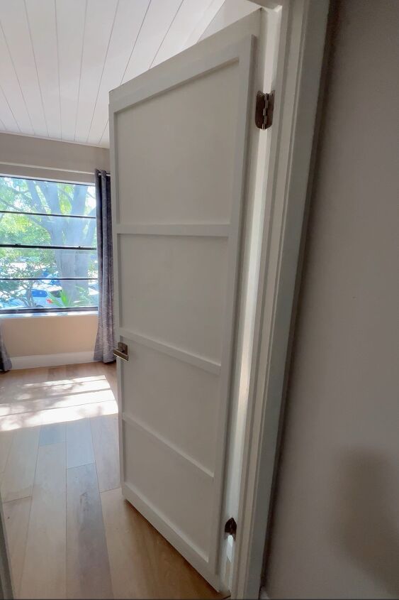 how trim moulding can modernize a plain slab door, DIY door trim moulding