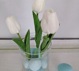 arreglo floral diy con huevos, Coloca los tulipanes y c brelos con huevos
