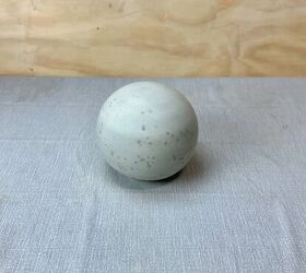 esfera de jardn de hormign fcil de hacer, La esfera de hormig n desmoldado de la mezcla de Cemento Todo Es de color blanquecino