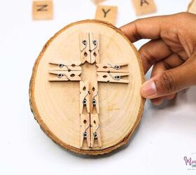 un regalo de cruz que les encantar tutorial fcil para decorar una cruz de madera, Coloca las letras para formar la palabra esperanza en la cruz de madera