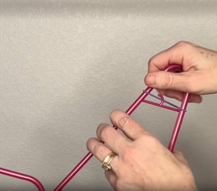 12 amazing hanger hacks to keep your home organized, Tying a rubber band onto one side of a plastic hanger