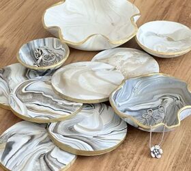 posavasos de arcilla polimrica marmolizada, Posavasos de arcilla polim rica marmolizada y platos de baratijas sobre una mesa