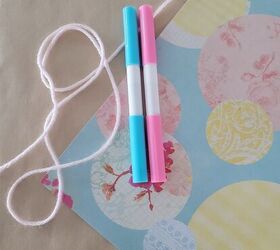 7 hermosas formas de envolver con papel de envolver marrn, Papel de scrapbooking hilo rosa y rotuladores rosa y azul