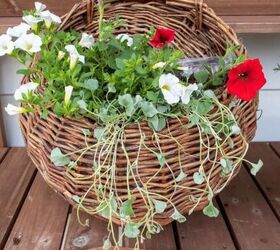 cmo crear una cesta patritica para la puerta con plantas anuales, C mo crear una cesta de la puerta patri tica con Annuals Midwest Life and Style Blog