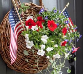 cmo crear una cesta patritica para la puerta con plantas anuales, C mo crear una cesta de la puerta patri tica con Annuals Midwest Life and Style Blog