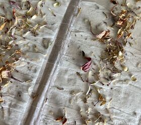 cmo hacer cinta adhesiva de papel higinico con semillas de flores silvestres, Me encanta que los p talos secos se mezclaron en wi