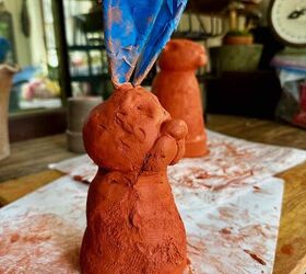 adorable conejo de pascua hecho a mano con arcilla seca al aire, Conejo de Pascua de arcilla roja hecho a mano por una ni a de 8 a os