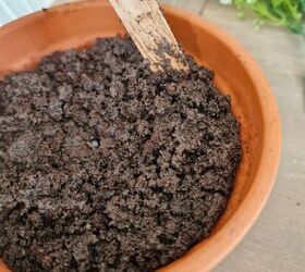 diy faux potting dirt using coffee grounds and glue