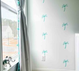 cmo instalar una pared decorativa de calcomana removible en el cuarto del beb, pared blanca con pegatinas de palmeras verde azulado a la izquierda una ventana con una cortina blanca recogida delante