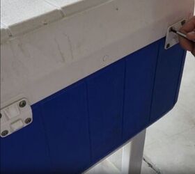 diy cooler stand, Remove the hinges from the back of the cooler