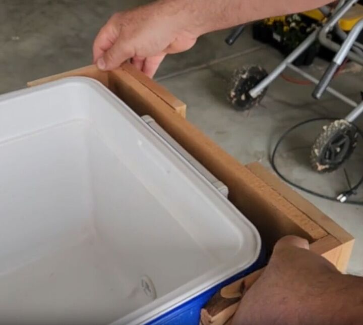 diy cooler stand, Ensure the cooler sits perfectly between the legs before adding the next join